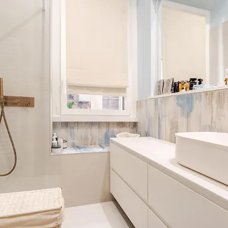 Trastevere Luxury 2br Piazza San Cosimato View דירה רומא
