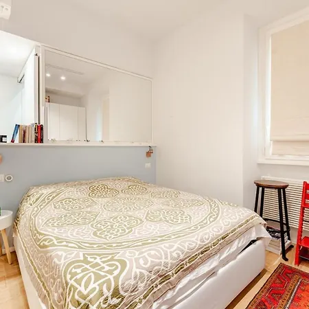 Trastevere Luxury 2br Piazza San Cosimato View