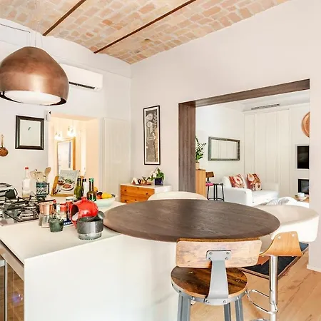 Trastevere Luxury 2br Piazza San Cosimato View דירה רומא
