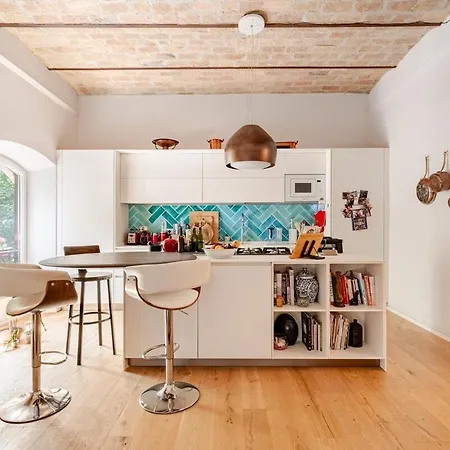 Refined Two-bedrooms * Roma