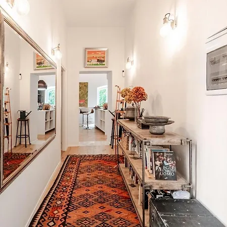 Refined Two-bedrooms * Roma