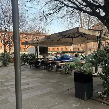 Trastevere Luxury 2br Piazza San Cosimato View דירה